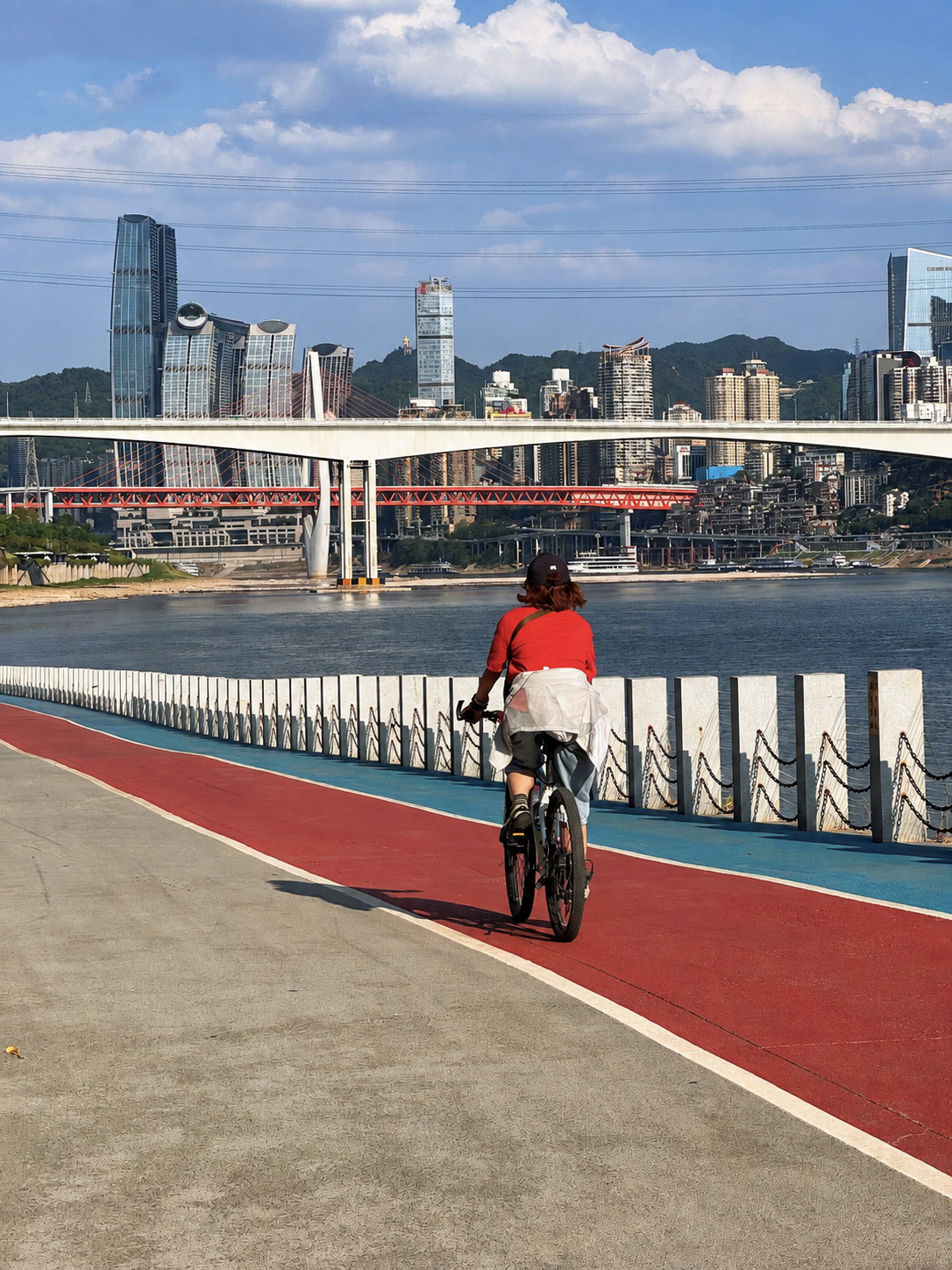 Riverside cycling along Chongqing’s waterfront