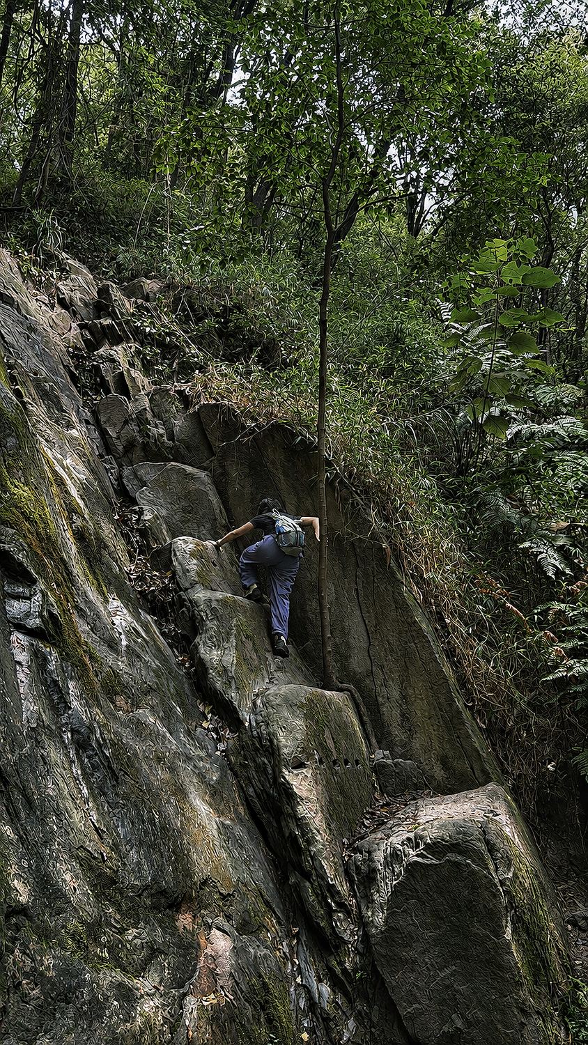 Urban climbing route photo 8